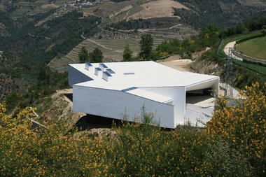 Tabuaço Municipal Pools / Topos Atelier de Arquitectura