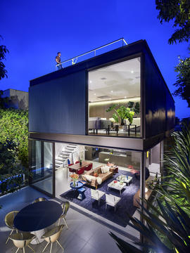 Casa Box / Flávio Castro