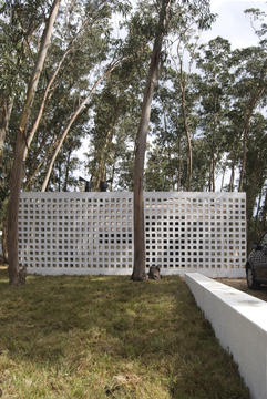La Pedrera Block House / G + Gualano Arquitectos