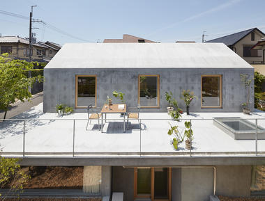 Floating Hut / Tomohiro Hata Architect and Associates