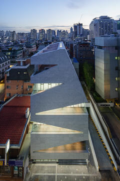 M.C. Building / URCODE Architecture