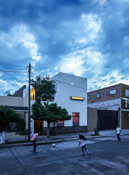 Gallery of Ceiba House / Jorge Ramirez  - 12