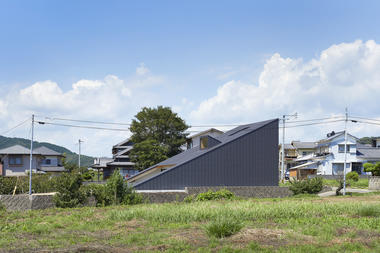 Gallery of House in Usuki / Kenta Eto Architects  - 32