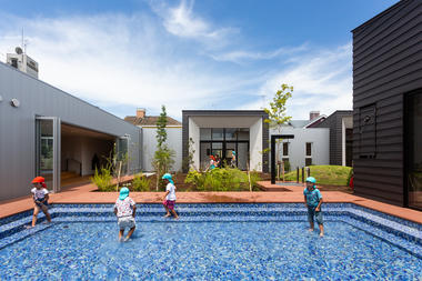 Jardim de Infância SMW / HIBINOSEKKEI + Youji no Shiro