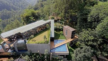 Gallery of Hanging Villa / TWS & Partners  - 1