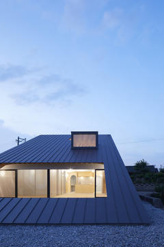 Gallery of House in Usuki / Kenta Eto Architects  - 33