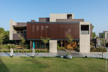Casa Pantalla / The Grid Architects