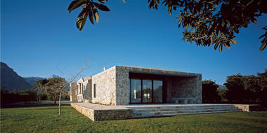 罗迪亚石头住宅 / Nikos Smyrlis Architect