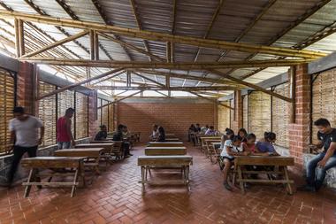 Primeira Escola Rural Produtiva / Bachillerato Rural Digital No.186 + Comunal Taller de Arquitectura