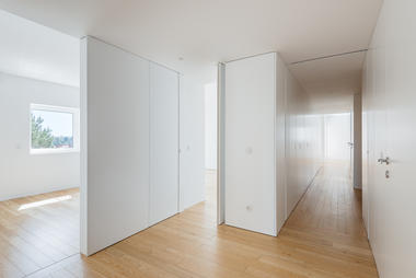Apartamento FR / José Tiago Rosa + Nuno Miguel Tavares Arquitectos