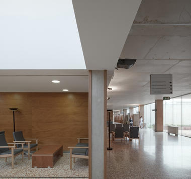 Gallery of Elderly Healthcare Building / Brullet Pineda Arquitectes  - 4