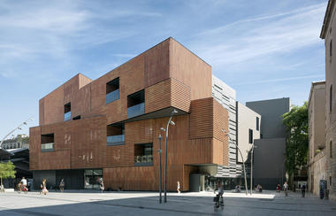 Gallery of Escola Massana, Art and Design Center / Estudio Carme Pinós  - 14