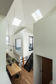 Gallery of Crossroad House / YYAA  - 23