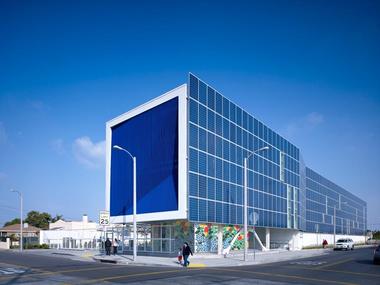 Escola Secundária Green Dot Animo / Brooks + Scarpa Architects