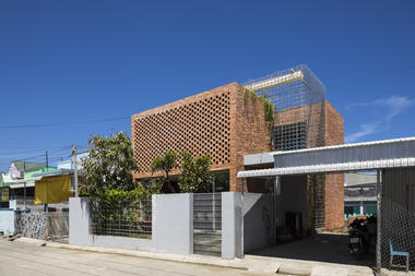House T / Studio Happ