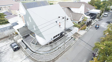 C- House / ARA Studio