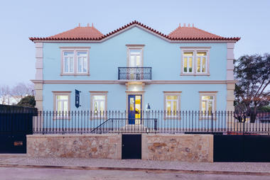 Hostel in Parede / Aurora Arquitectos + FURO