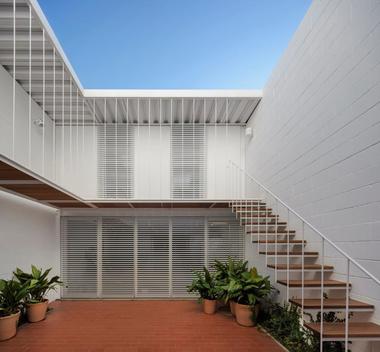 Casa Frente al Mar / OAB. Office of Architecture in Barcelona