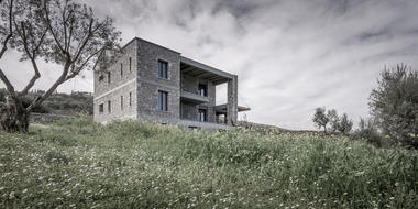 Olive and Stone Residence / Nikos Mourikis
