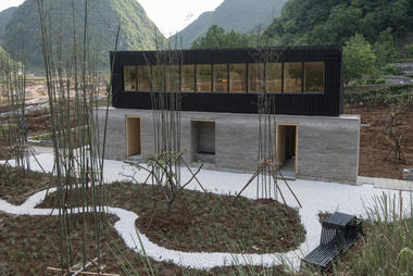 The Louna Architects Bookshop / The Scarcity and Creativity Studio