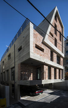 Centennial house / IGASO architects & planners