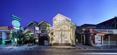 Gallery of Concept Store / Garis Miring Studio  - 6