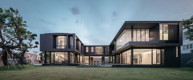 BIBI Residence / Julsamano Bhongsatiern + Nithi Voranate