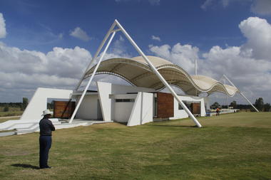 Zion Hills Golf County Clubhouse / Arun Nalapat Architects