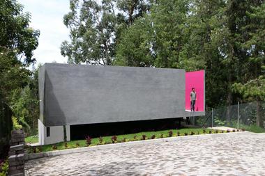 Gravitational Indifference / Ruptura Morlaca Arquitectura