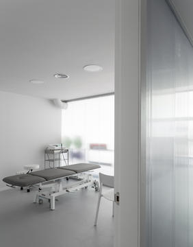 Gallery of Physical Therapy Clinic / Alberich-Rodríguez Arquitectos  - 10