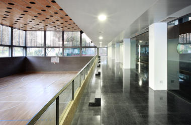 Galería de Edificio Polideportivo / Batlle i Roig Arquitectes  - 35