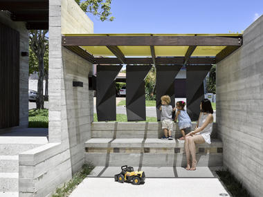 Tarragindi Steel House  / Bligh Graham Architects