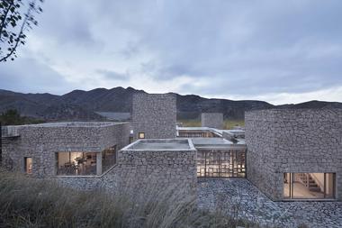 Gallery of Redstone House / Atelier 100s+1  - 1
