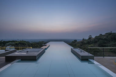Piscinas infinitas en 15 proyectos de arquitectura