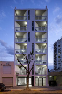 Galería de Montevideo 2759 / Garnerone + Ramos Arq  - 12