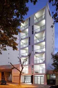 Galería de Montevideo 2759 / Garnerone + Ramos Arq  - 13