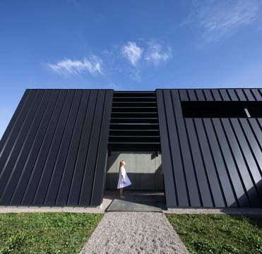 Casa Treow Brycg / Omar Gandhi Architect