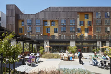 Residencia para el adulto mayor Dr. George W. Davis / David Baker Architects