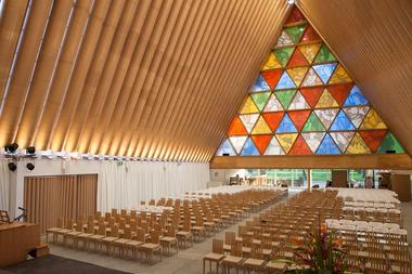 Cómo Shigeru Ban utiliza el cartón como material de construcción