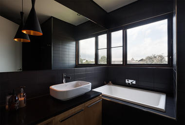 Gallery of Trentham Long House / MRTN Architects  - 10