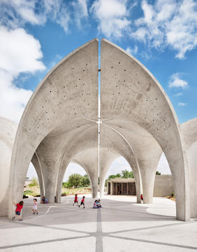 Gallery of 100 Public Spaces: From a Tiny Square to an Urban Park  - 47