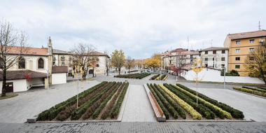 Galería de 100 espacios públicos notables: de la plaza al parque urbano  - 52