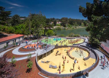 Galeria de 100 Espaços públicos: de pequenas praças a parques urbanos  - 41
