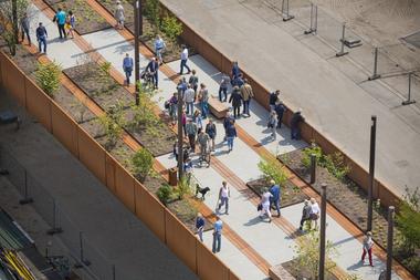 Galeria de 100 Espaços públicos: de pequenas praças a parques urbanos  - 77
