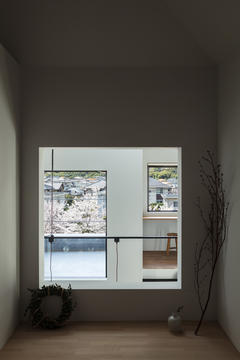 Gallery of Crossroad House / YYAA  - 24