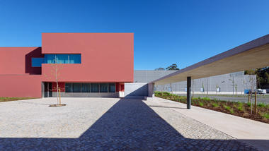 药厂加建－总部和物流中心 / ORANGE arquitectura 