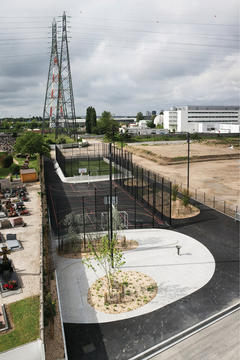 Galeria de 100 Espaços públicos: de pequenas praças a parques urbanos  - 83