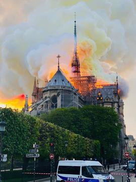 Incendio masivo en la Catedral de Notre Dame: estructura principal 