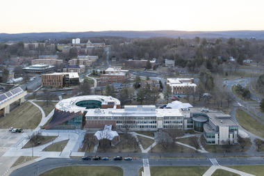 Gallery of Isenberg School Of Management Business Innovation Hub / BIG   - 7
