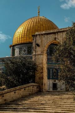 Jerusalem's Al-Aqsa Mosque Catches Fire During Notre Dame Blaze